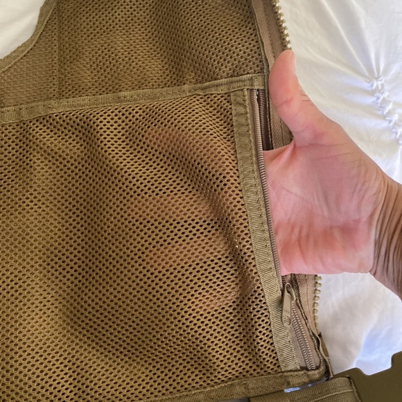 Red Rock Tactical vest - Picture 7 of 12